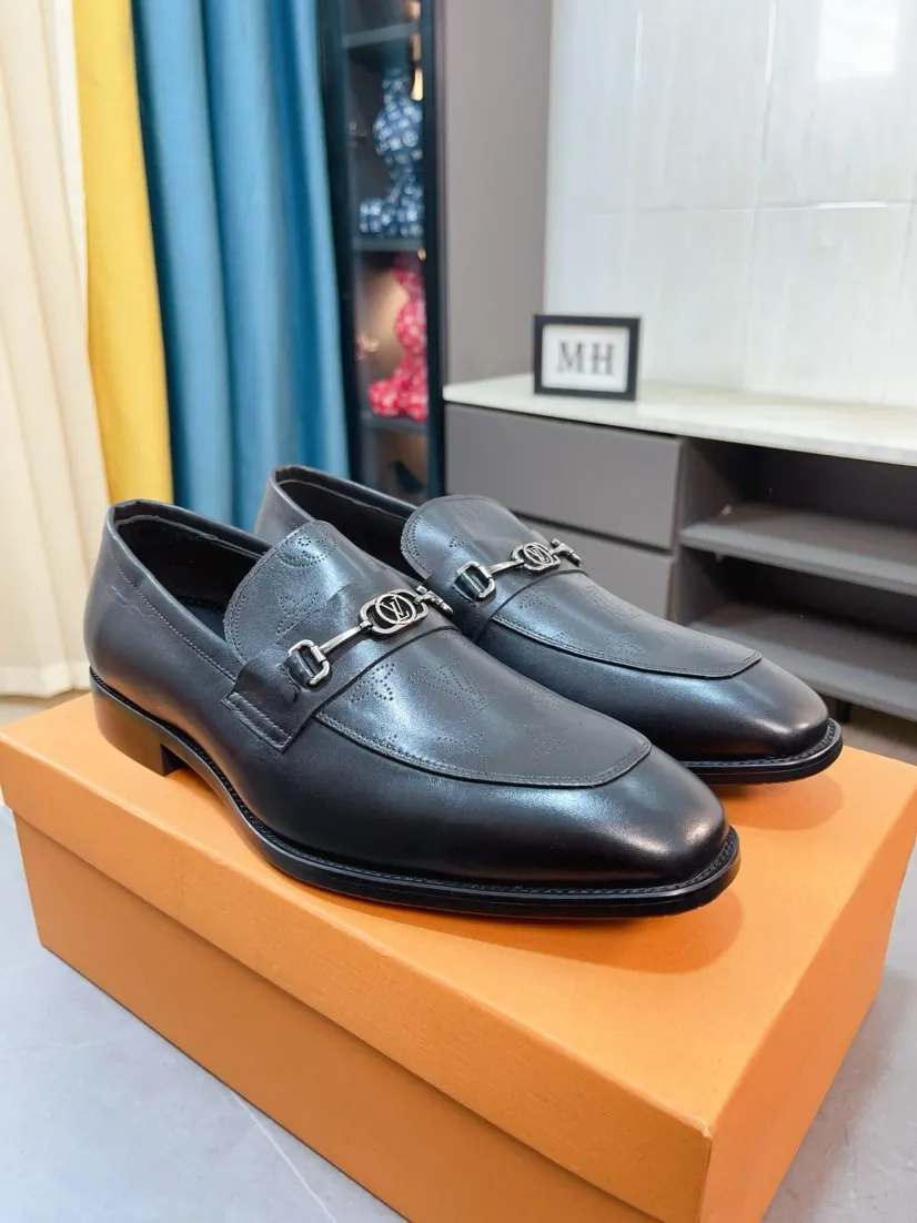 Men's men's shoes 💰500🌸🌸 [Louis Vuitton (LV)] High-end business formal leather shoes 🍀 luxurious and elegant style, both practicality and style, professional focus on details and quality, counter original 1⃣️: 1⃣️ ultra-accurate reproduction 👍🏻! Material: The upper is made of imported original calfskin➕imported Italian cowhide leather. Original anti-slip and wear-resistant outsole! Code number: 38--44 (45 customized)